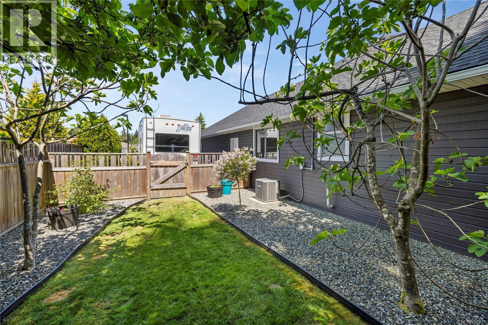 745 Redwood Dr - 61