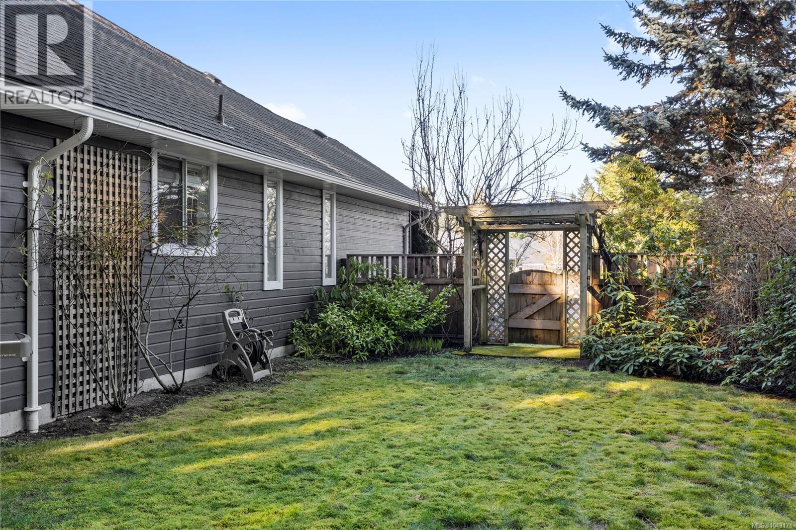 745 Redwood Dr - 54