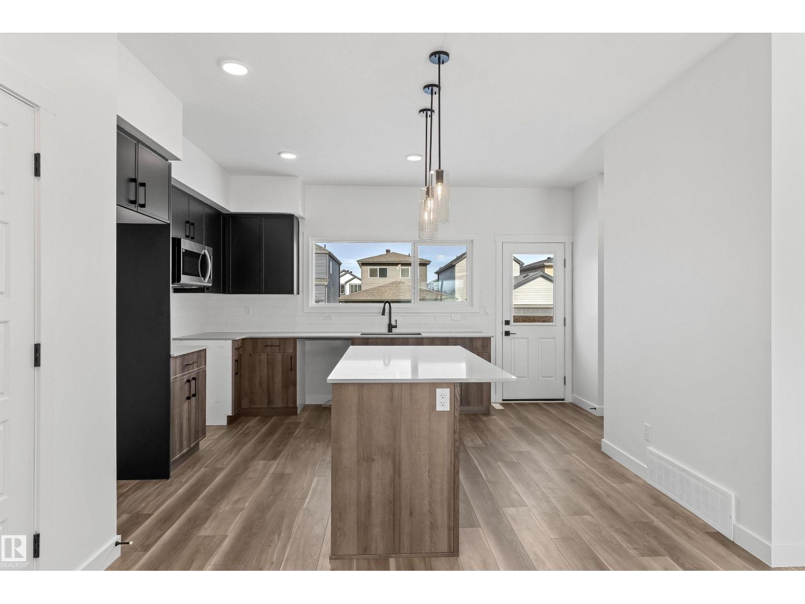 1216 MCLEOD AV - 12