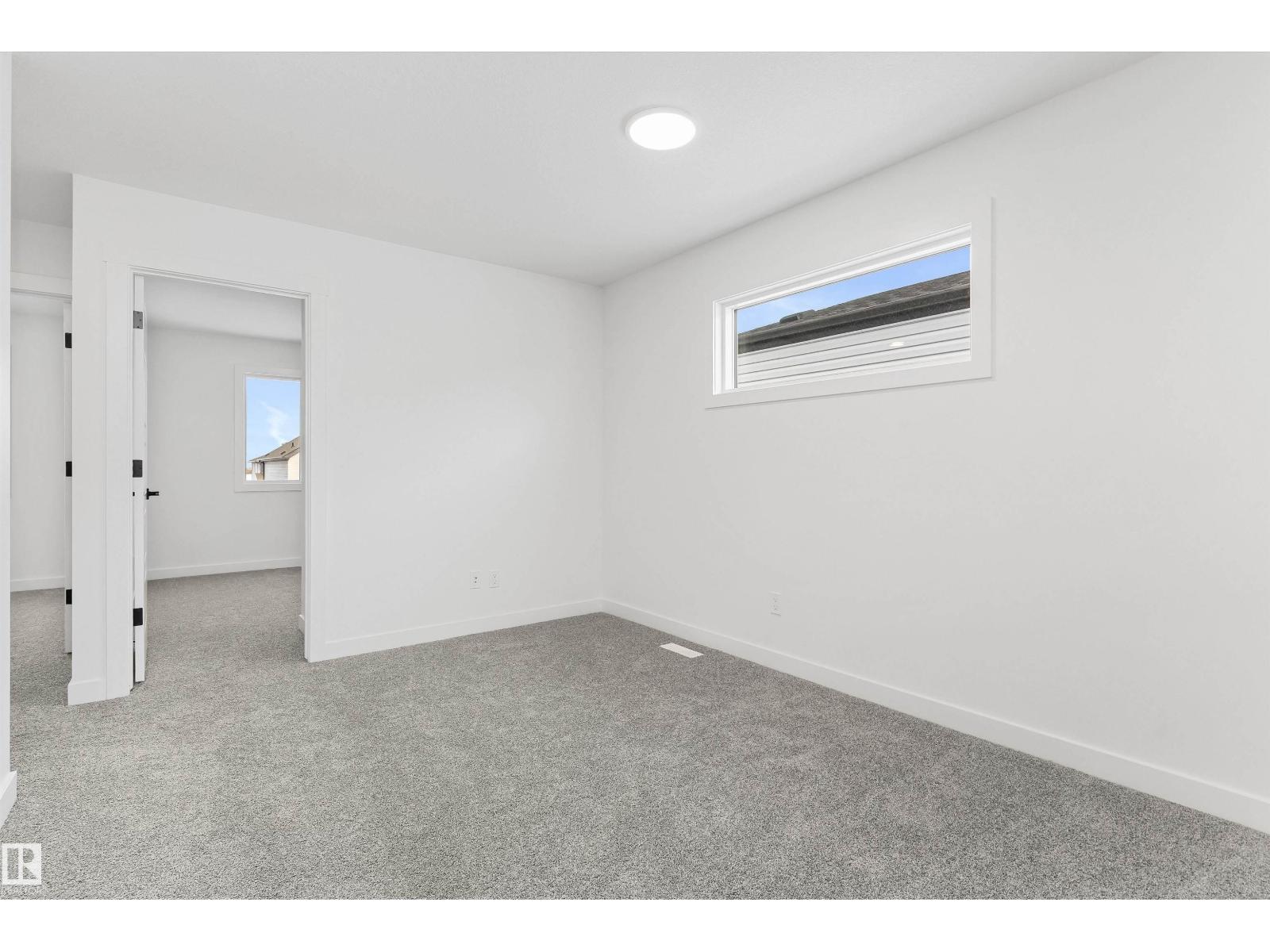 1216 MCLEOD AV - 26