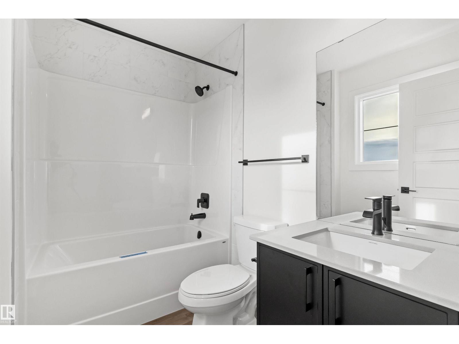 1216 MCLEOD AV - 23
