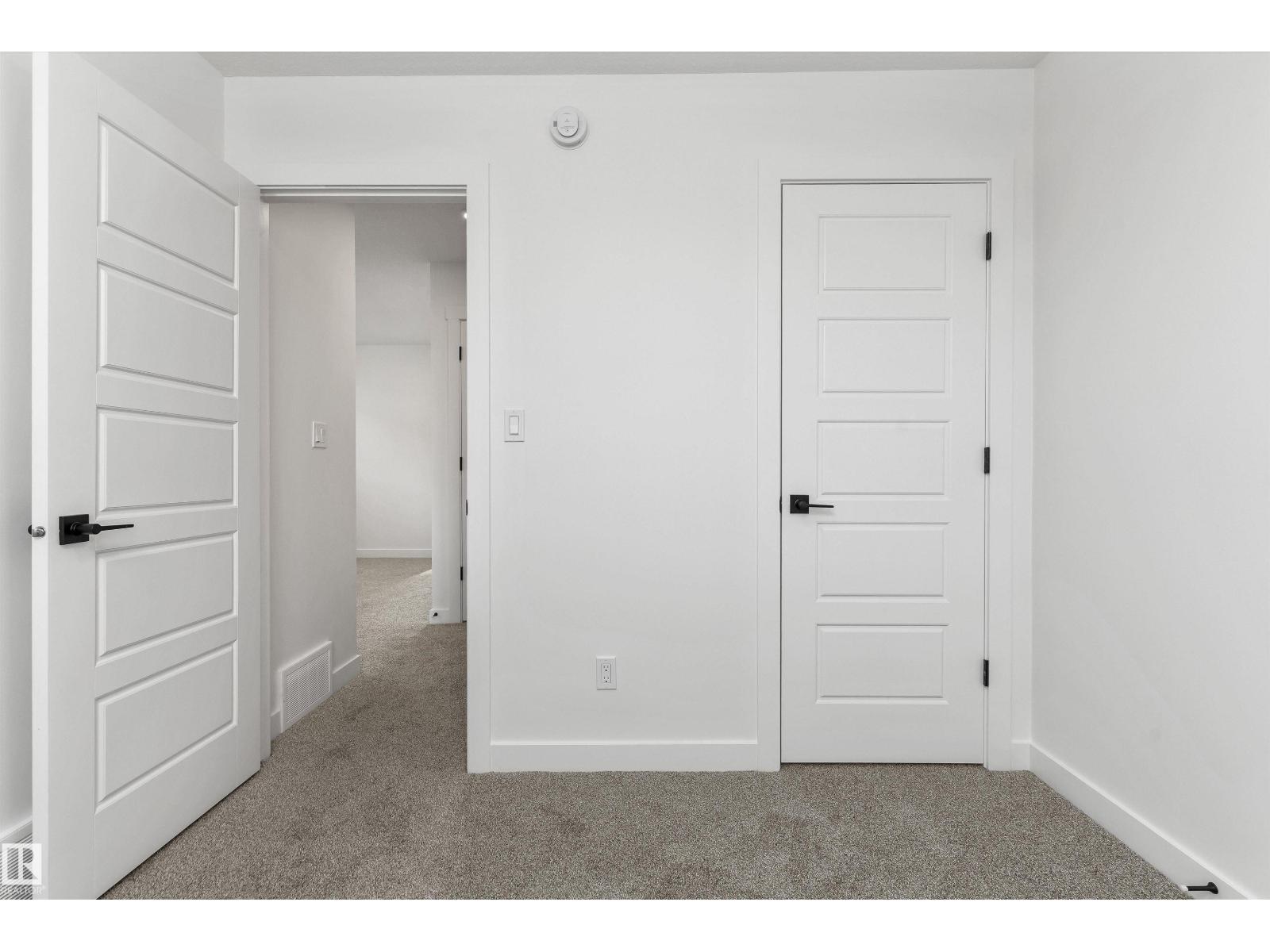 1216 MCLEOD AV - 31