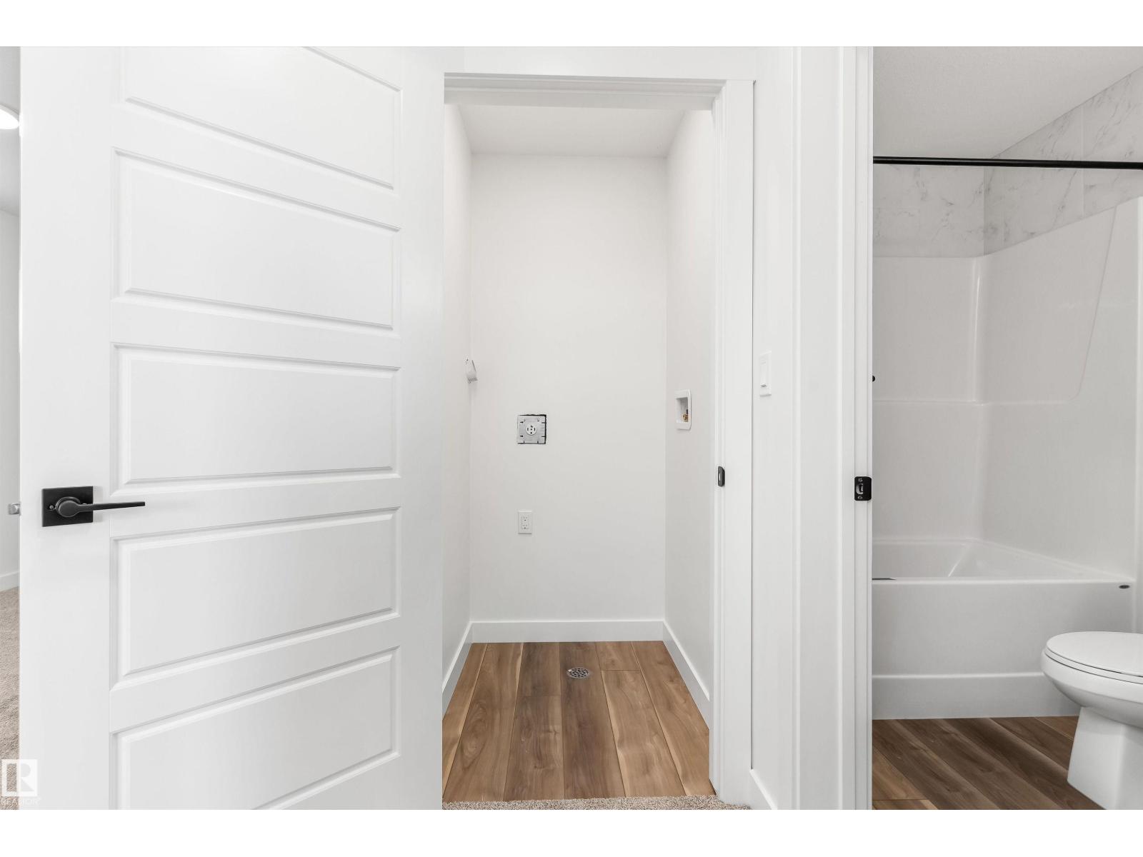 1216 MCLEOD AV - 33