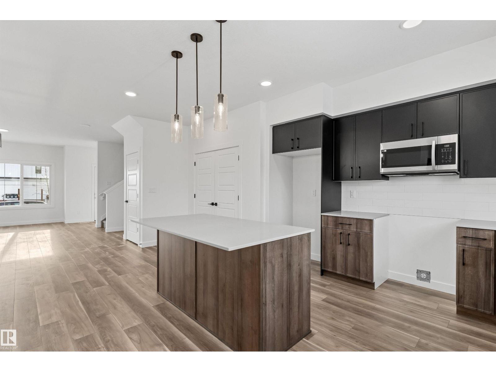 1216 MCLEOD AV - 9