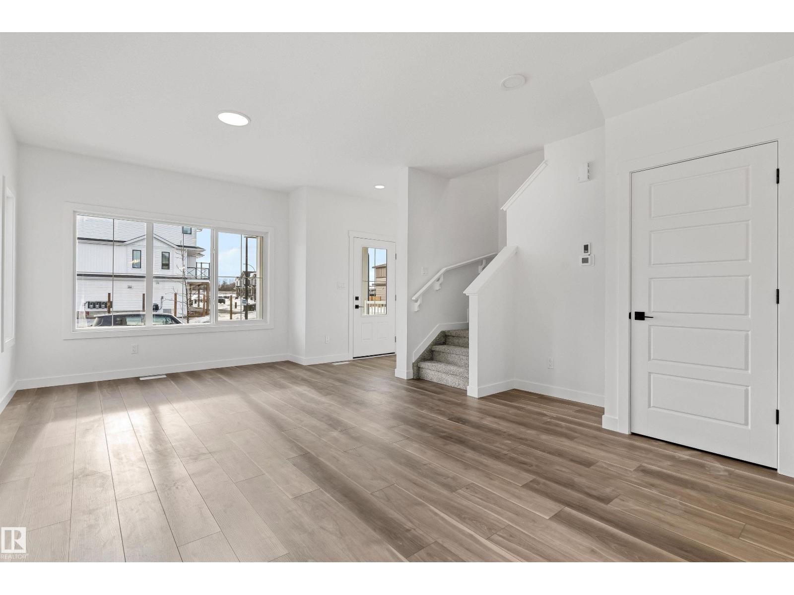1216 MCLEOD AV - 4
