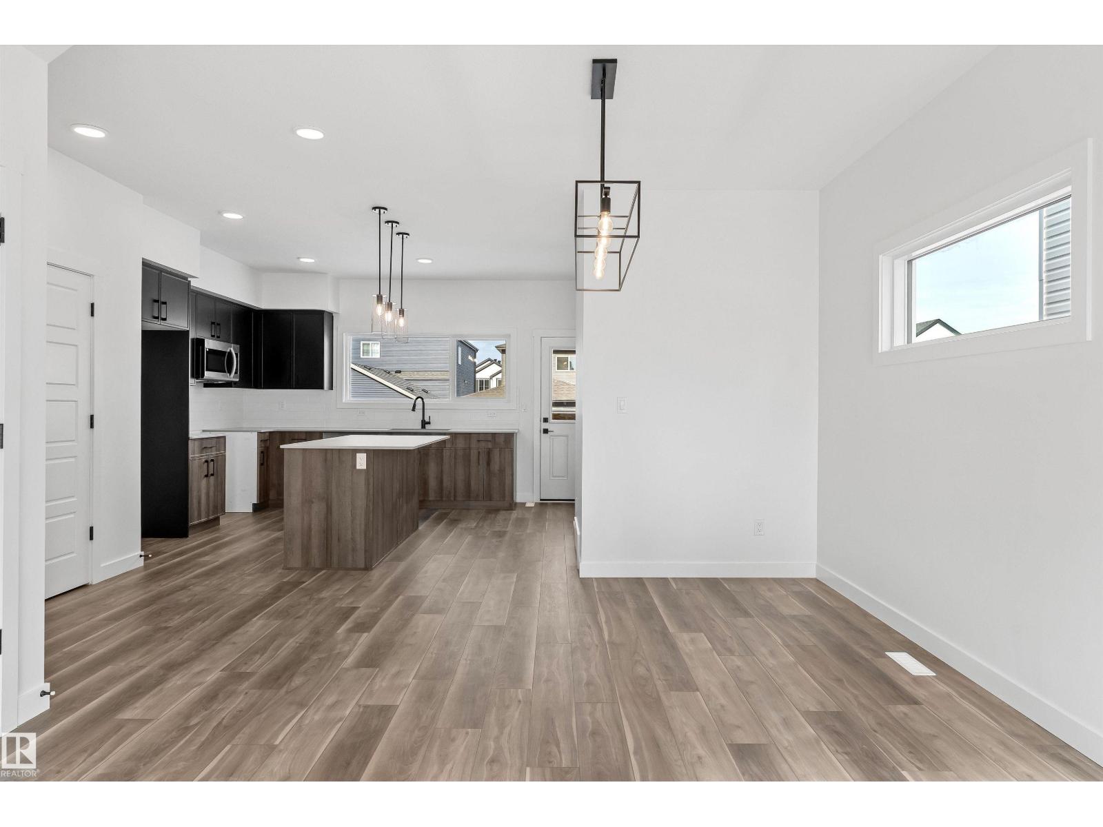 1216 MCLEOD AV - 17