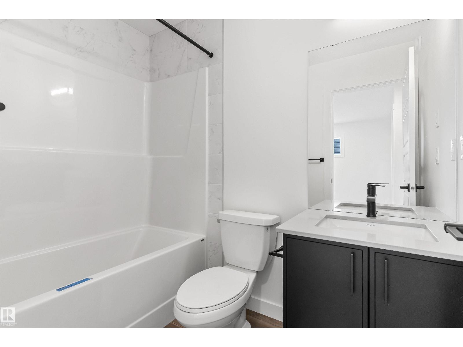 1216 MCLEOD AV - 32