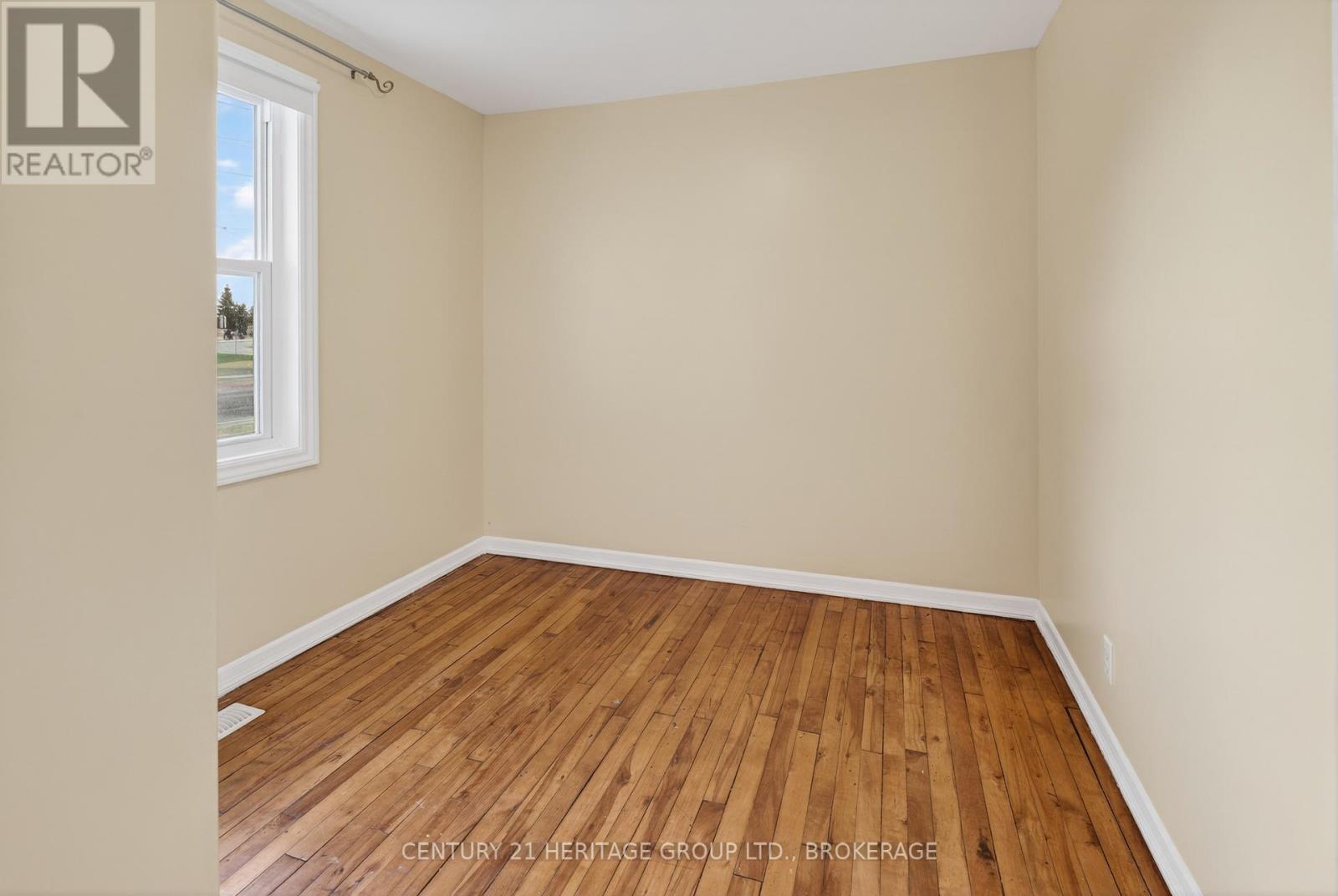 77 PORTSMOUTH AVENUE - 12