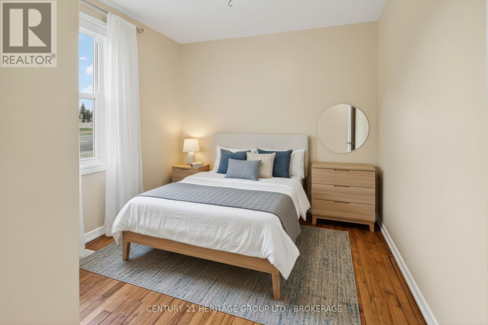 77 PORTSMOUTH AVENUE - 13