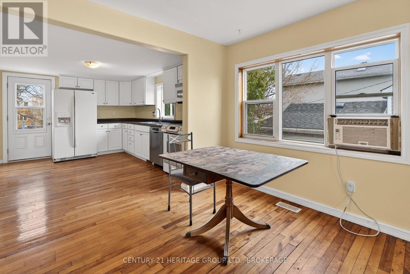77 PORTSMOUTH AVENUE - 15