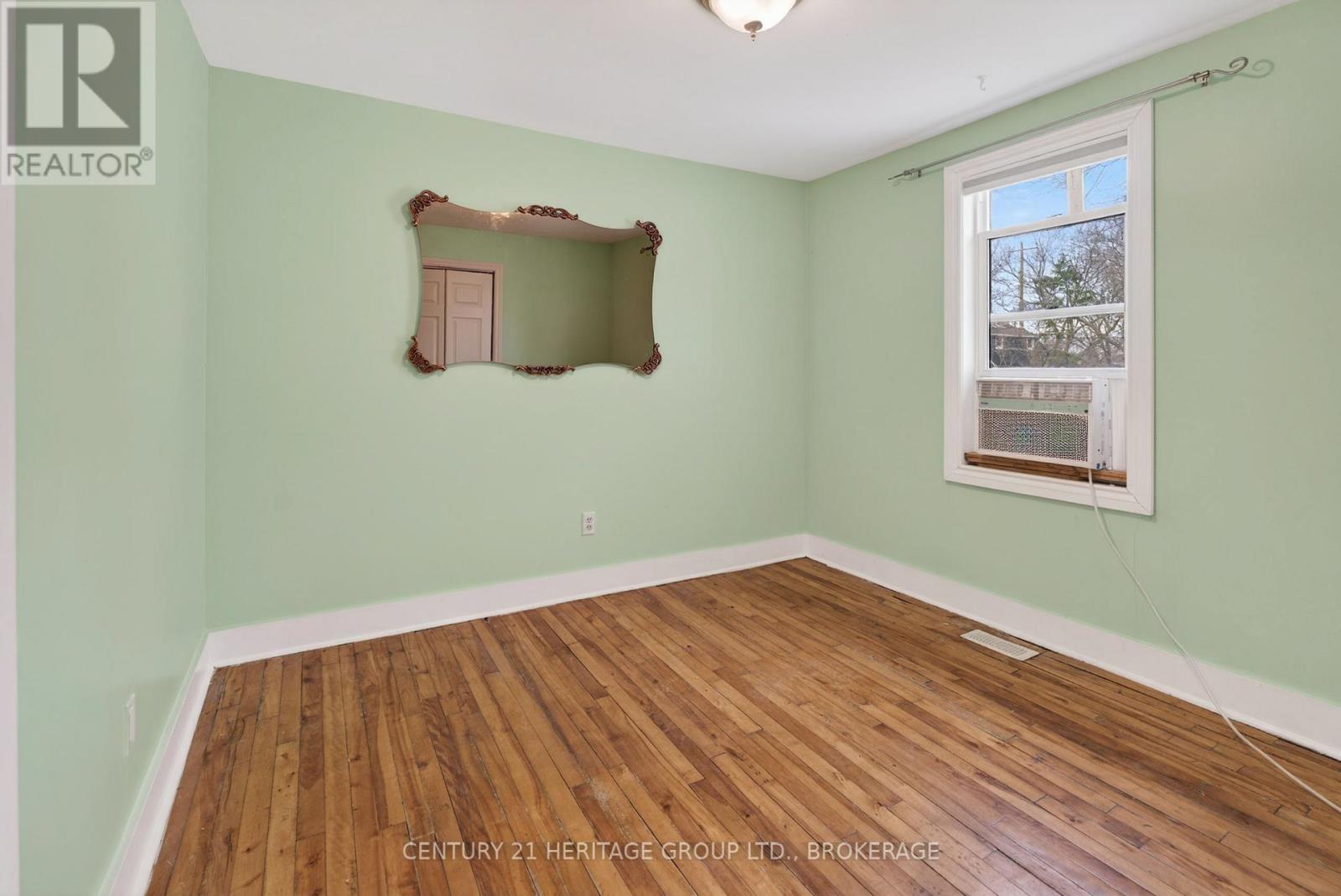 77 PORTSMOUTH AVENUE - 17