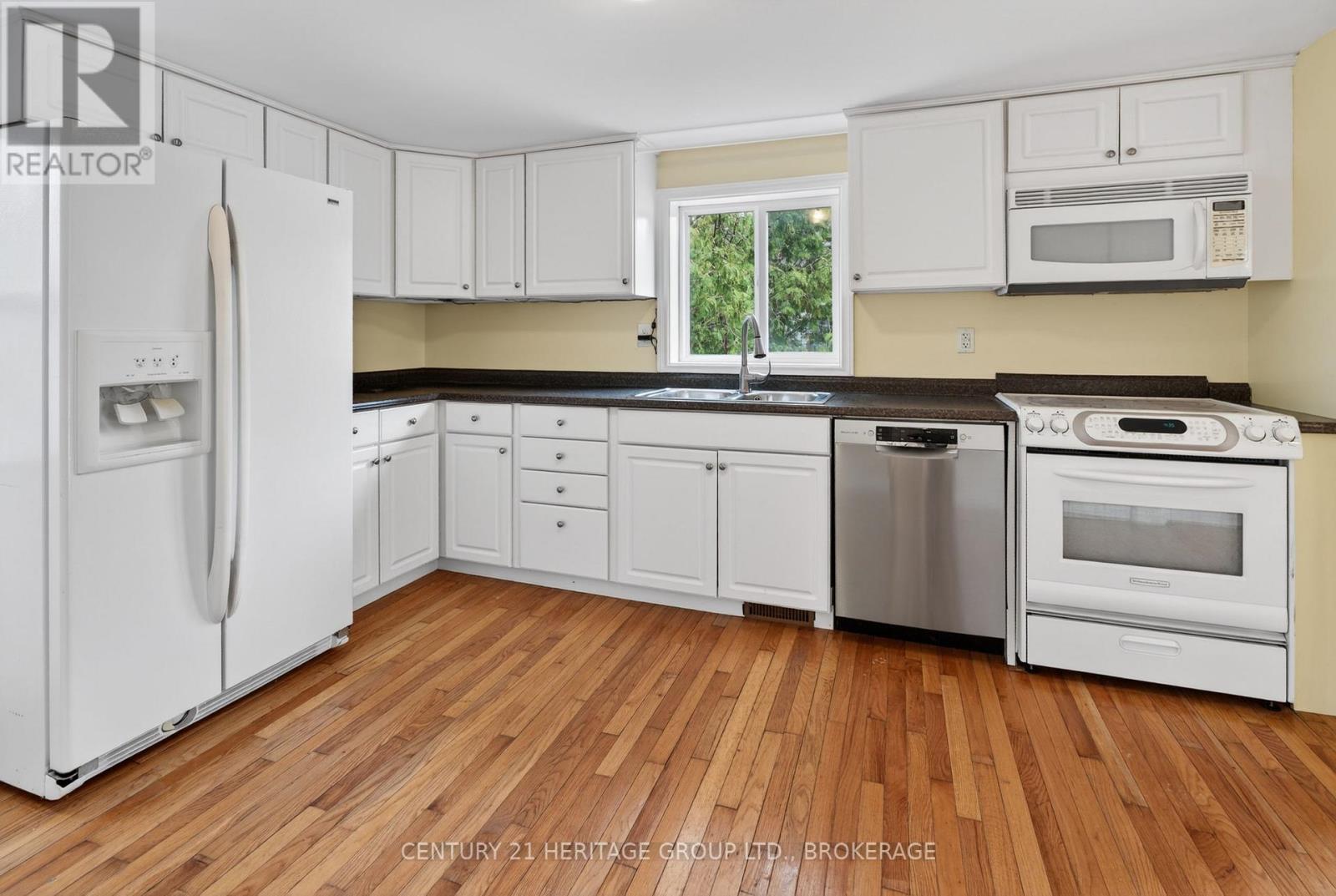 77 PORTSMOUTH AVENUE - 22