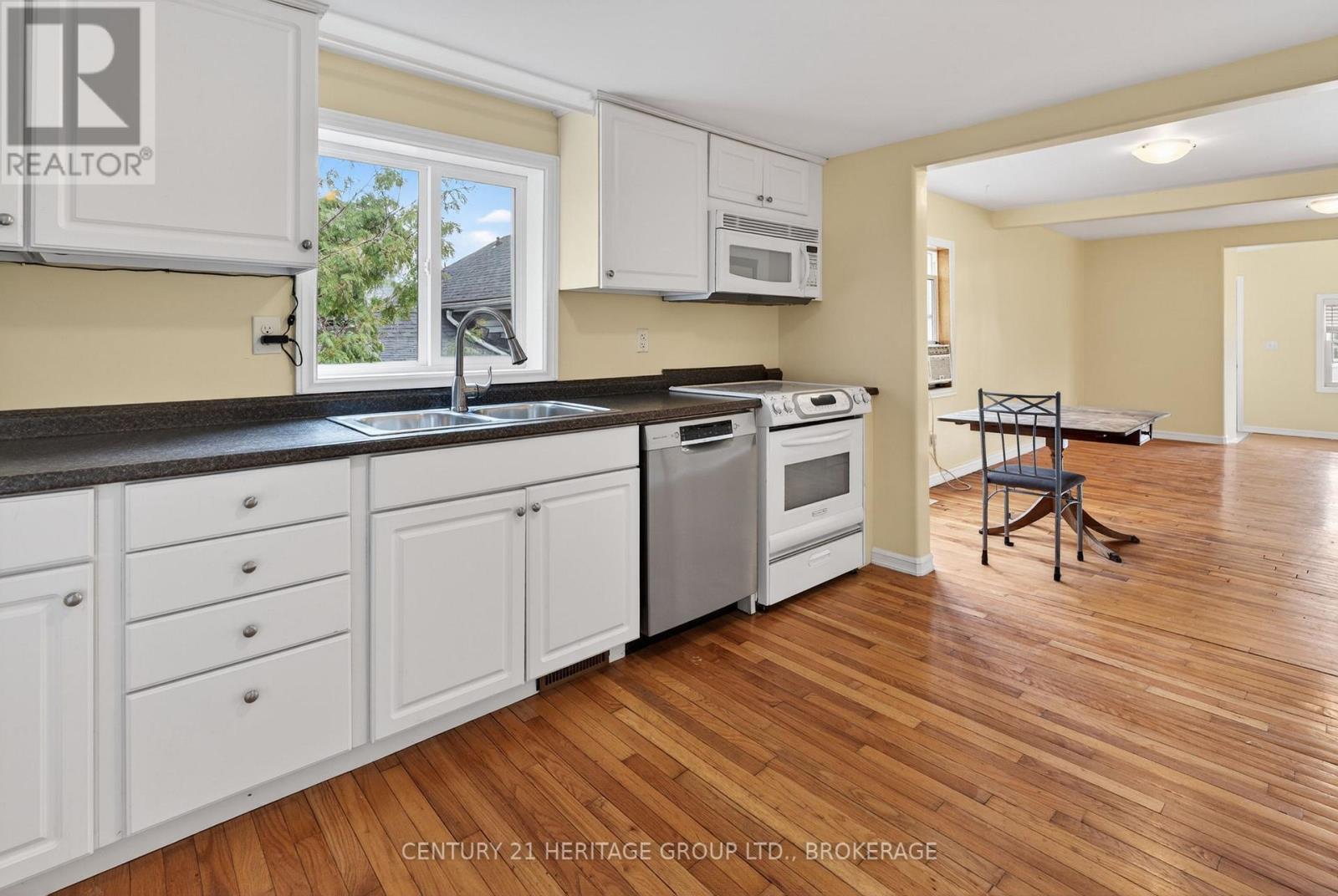 77 PORTSMOUTH AVENUE - 23