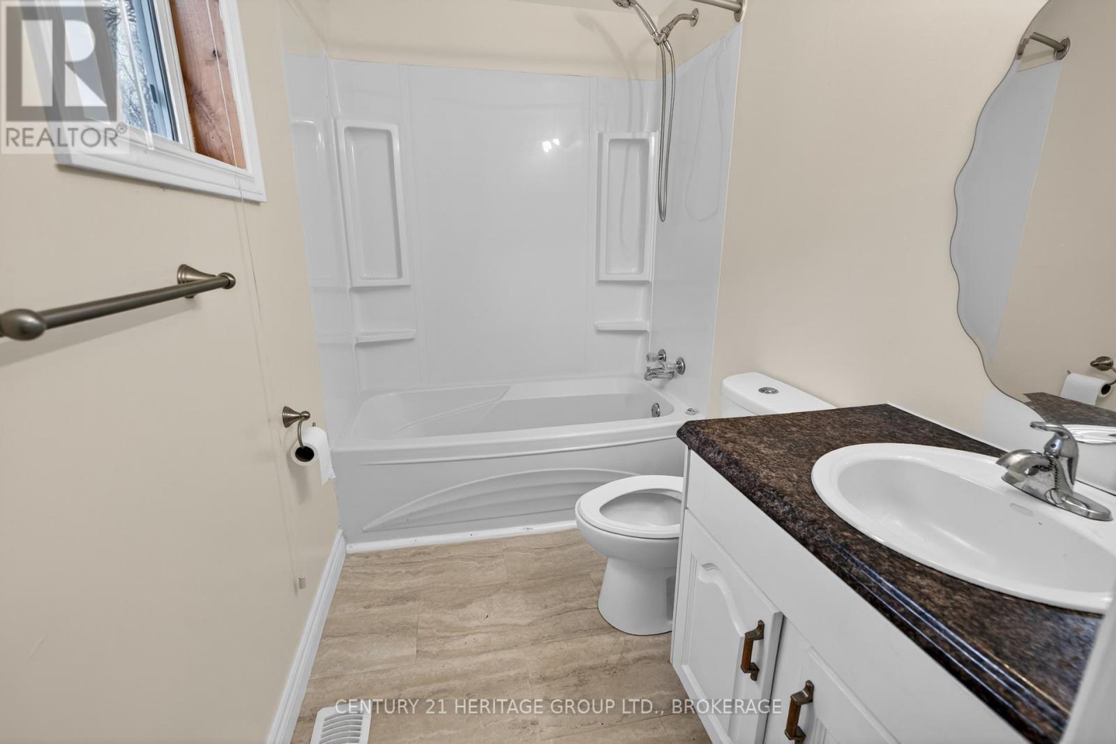 77 PORTSMOUTH AVENUE - 24