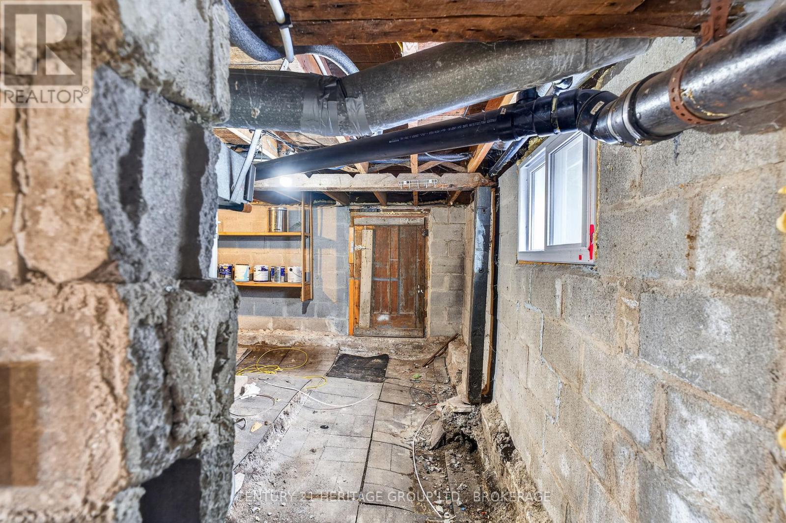 77 PORTSMOUTH AVENUE - 31