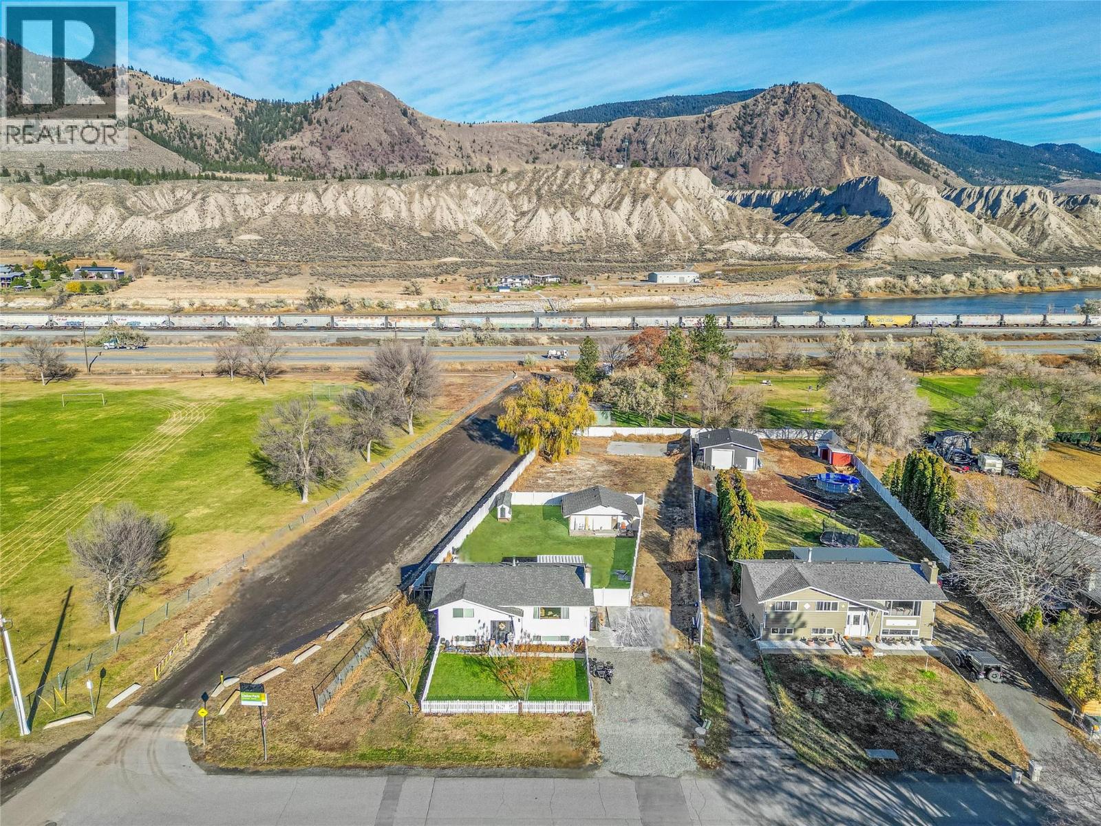 5764 TODD HILL Crescent, Kamloops — photo 2