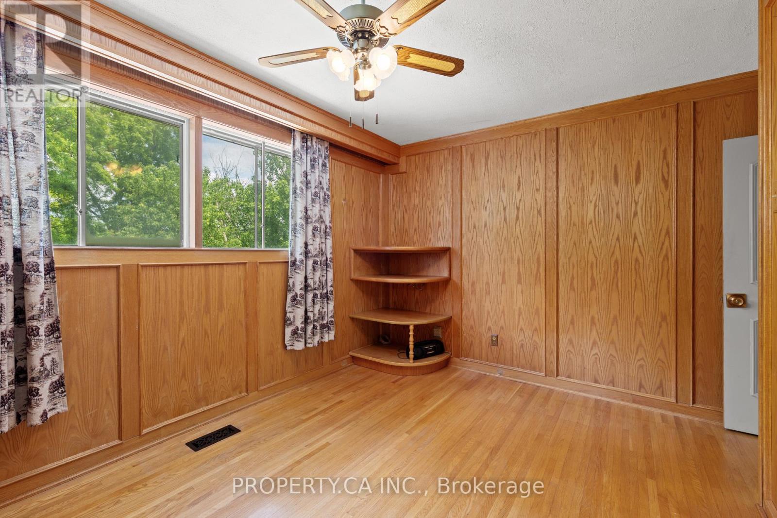 77 TROUTBROOKE DRIVE - 18