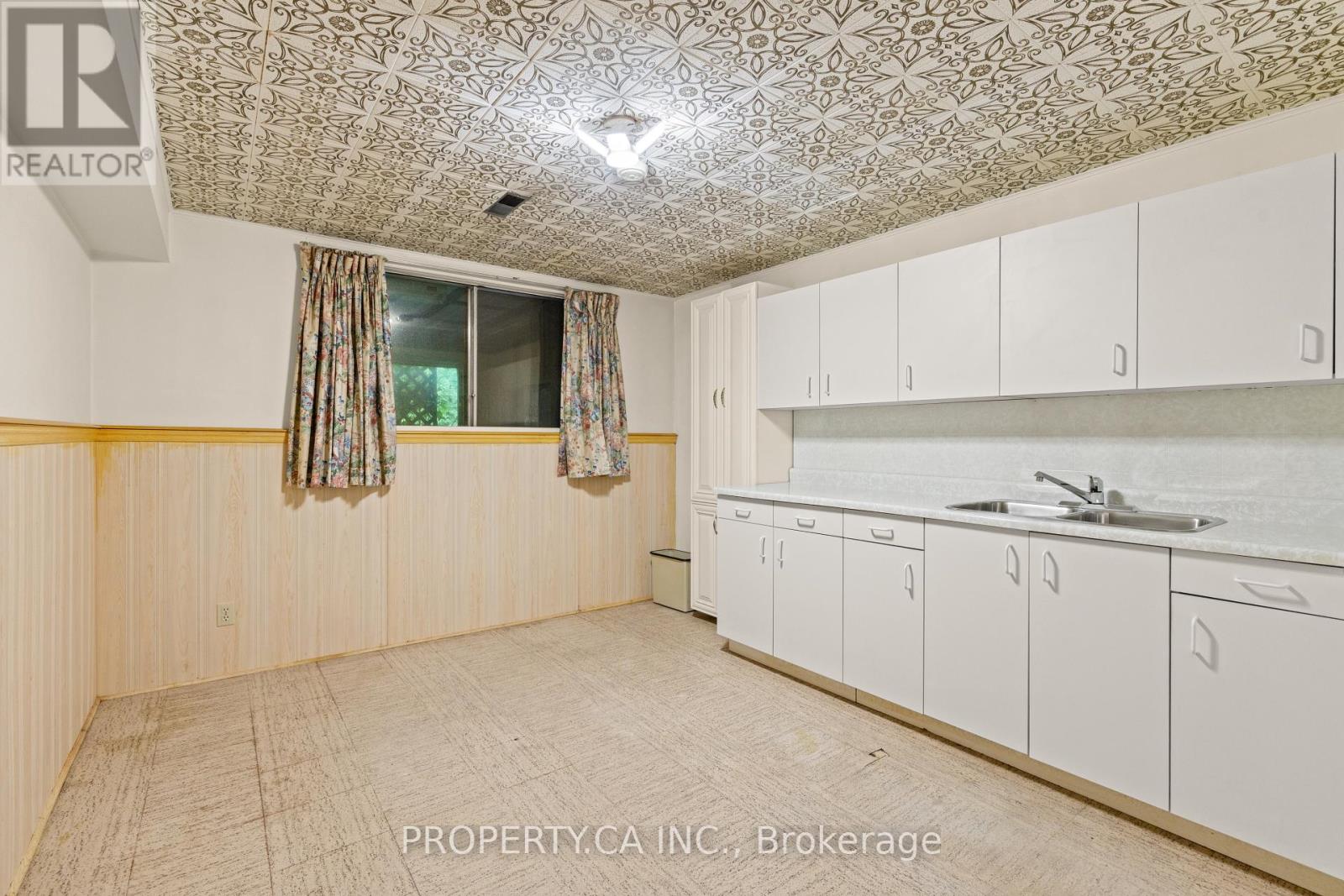 77 TROUTBROOKE DRIVE - 32