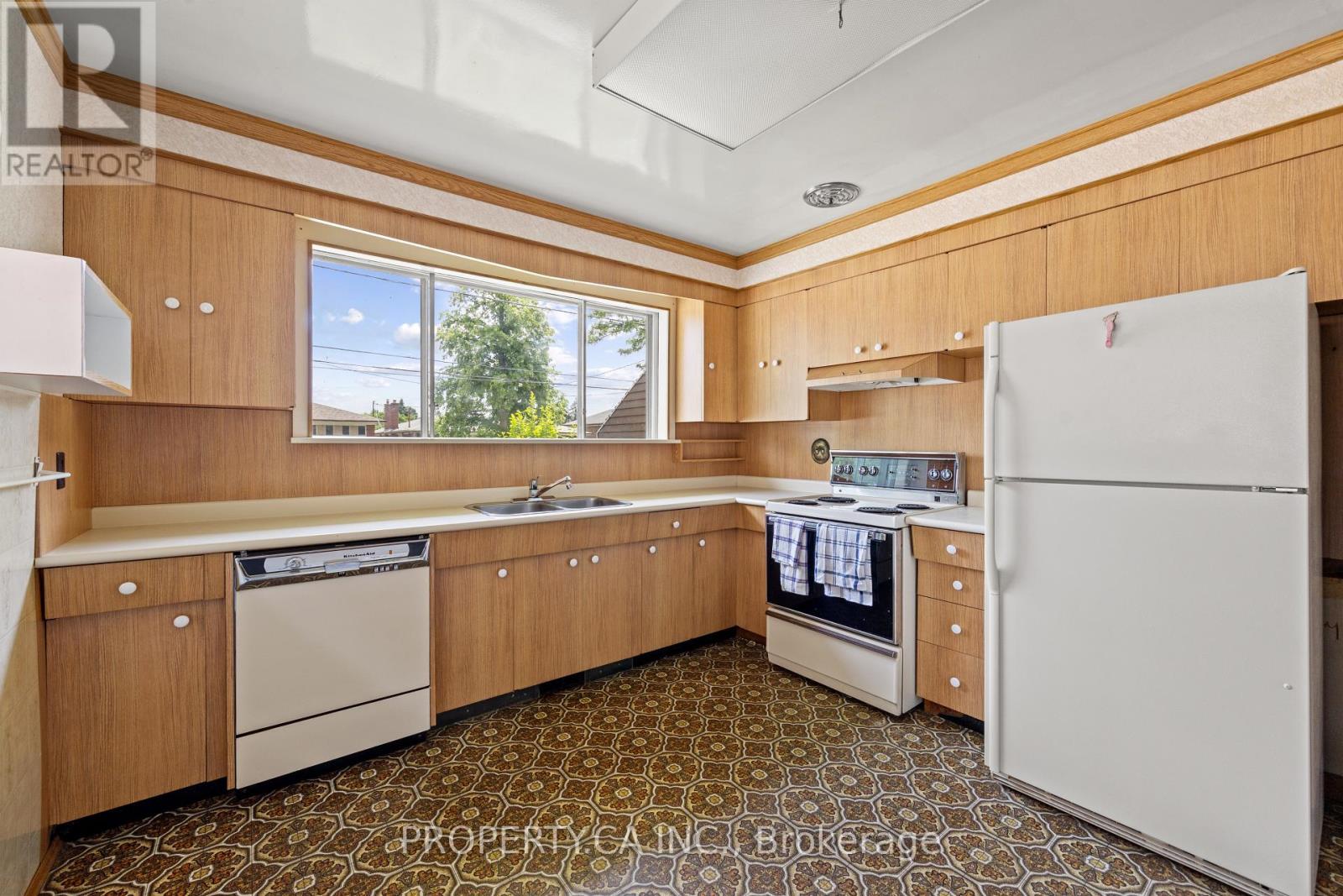 77 TROUTBROOKE DRIVE - 9