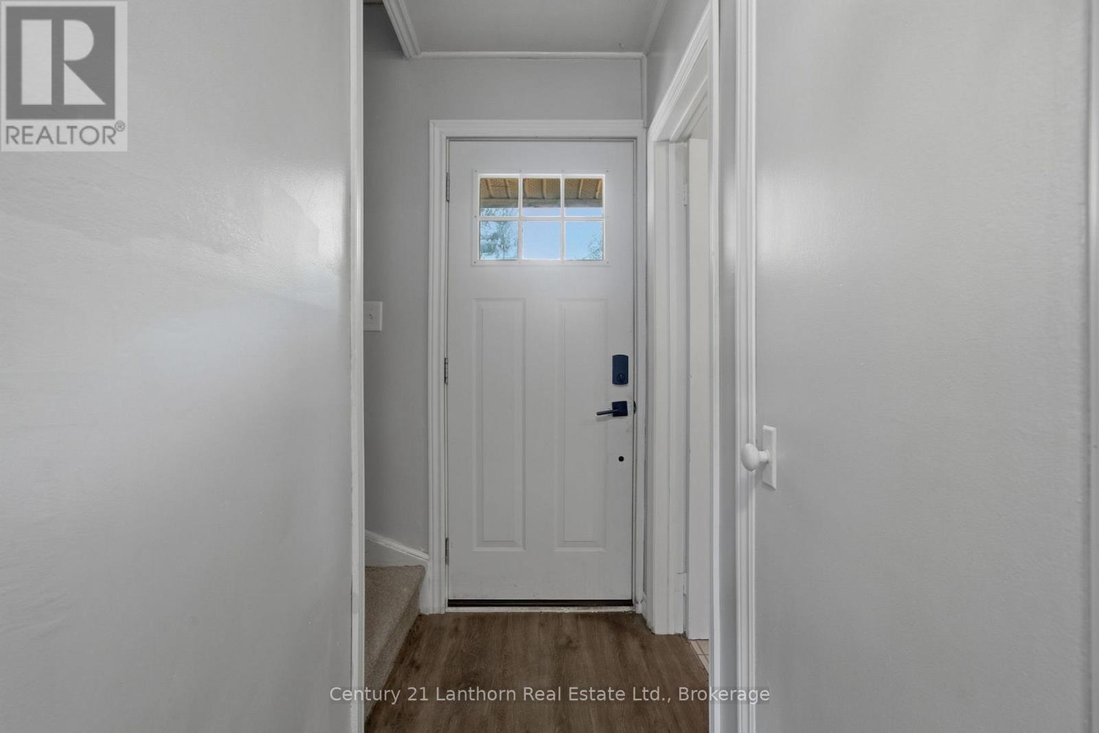 105 HUMEWOOD DRIVE - 22
