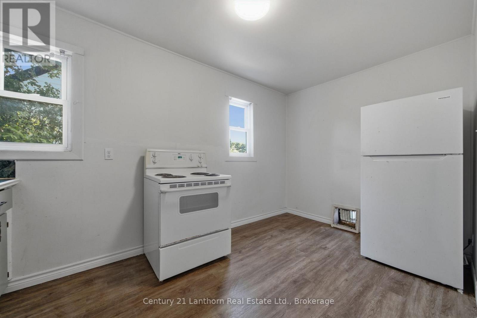 105 HUMEWOOD DRIVE - 16