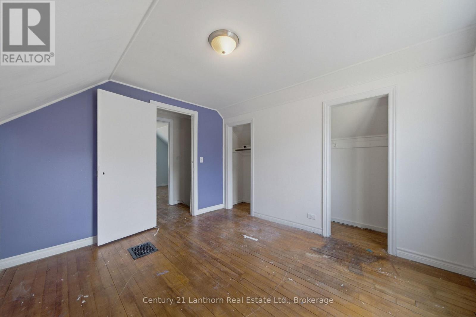 105 HUMEWOOD DRIVE - 21