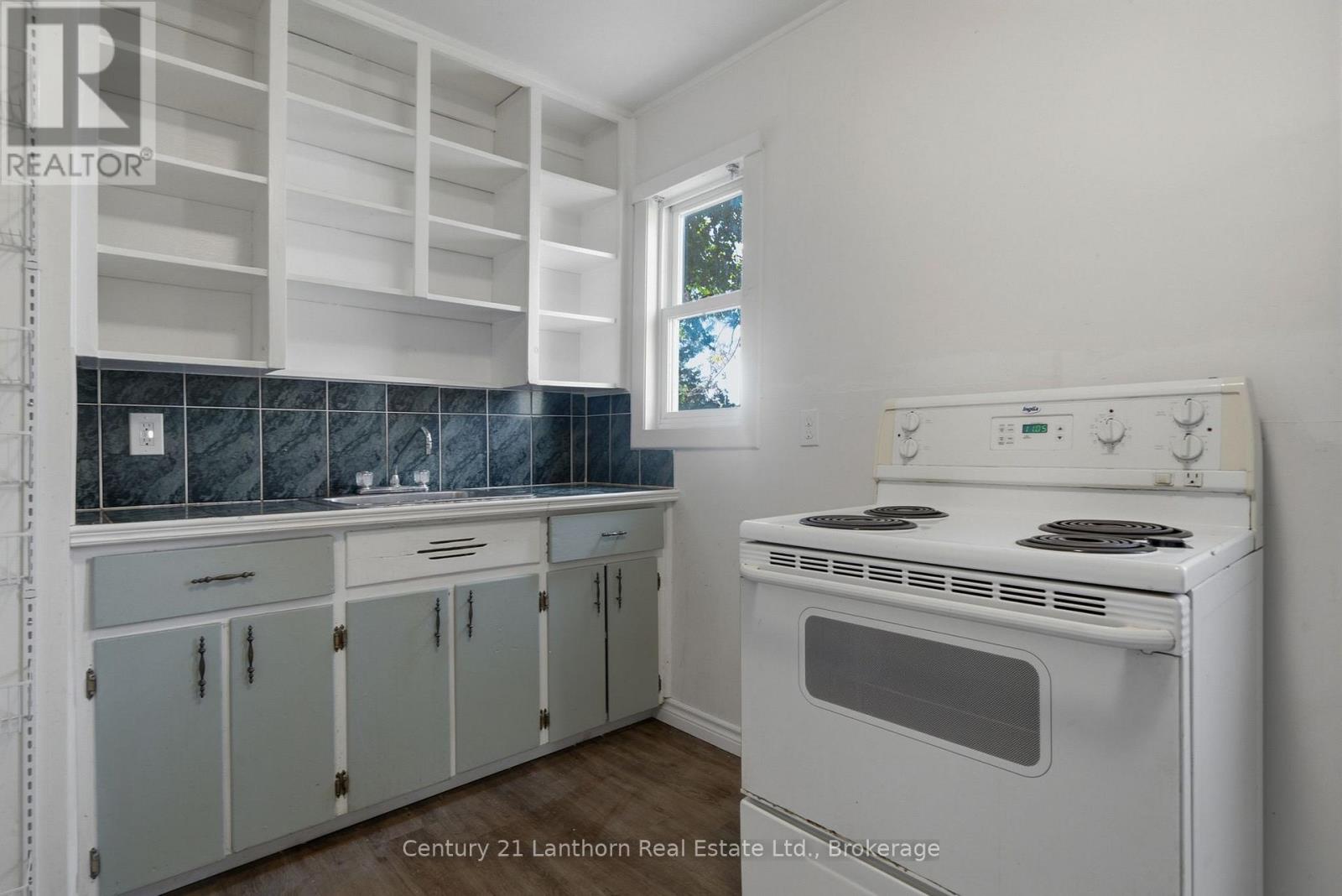 105 HUMEWOOD DRIVE - 14