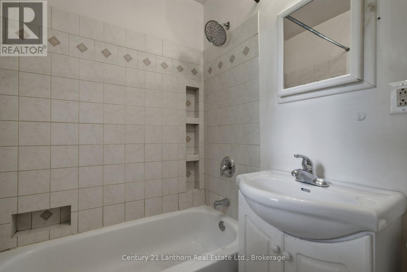 105 HUMEWOOD DRIVE - 17