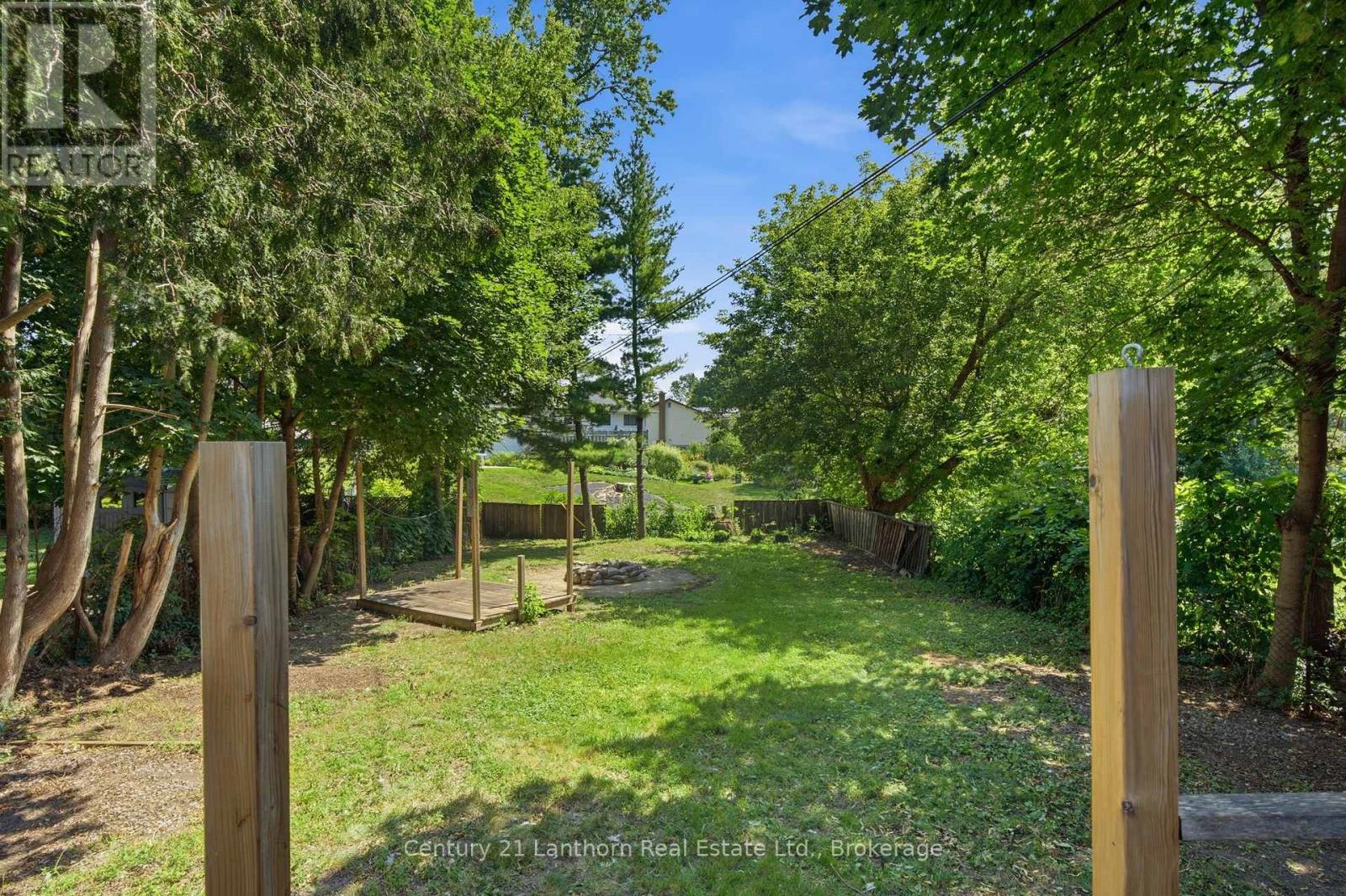 105 HUMEWOOD DRIVE - 33