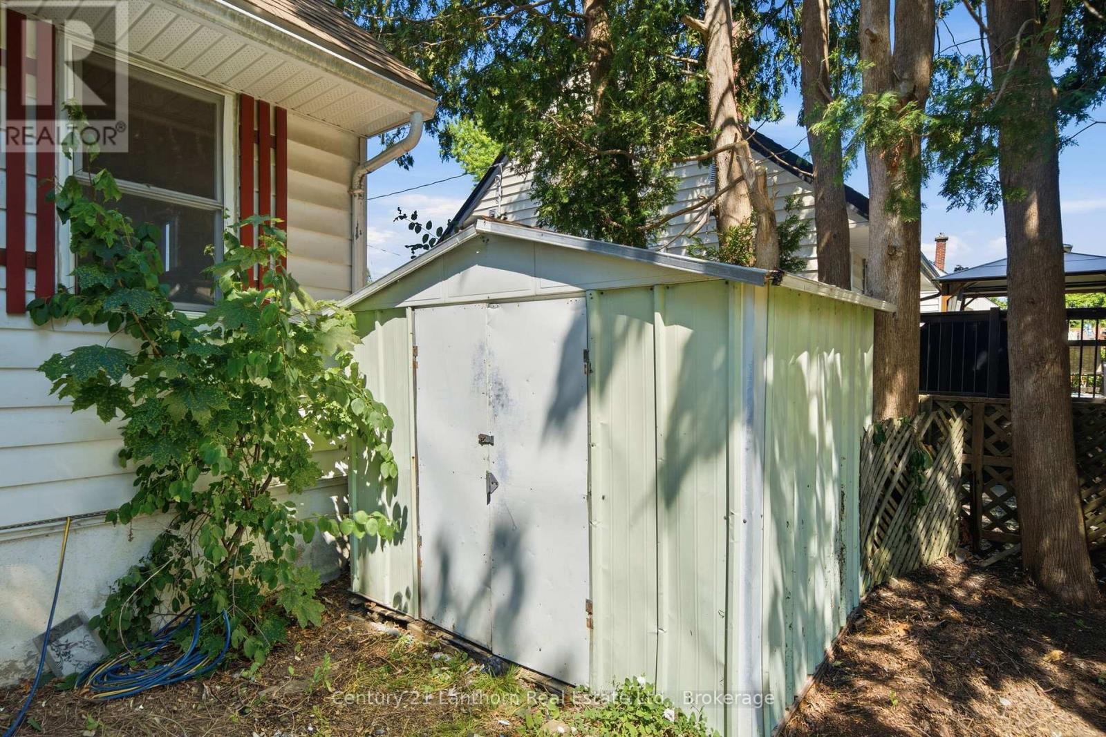 105 HUMEWOOD DRIVE - 35