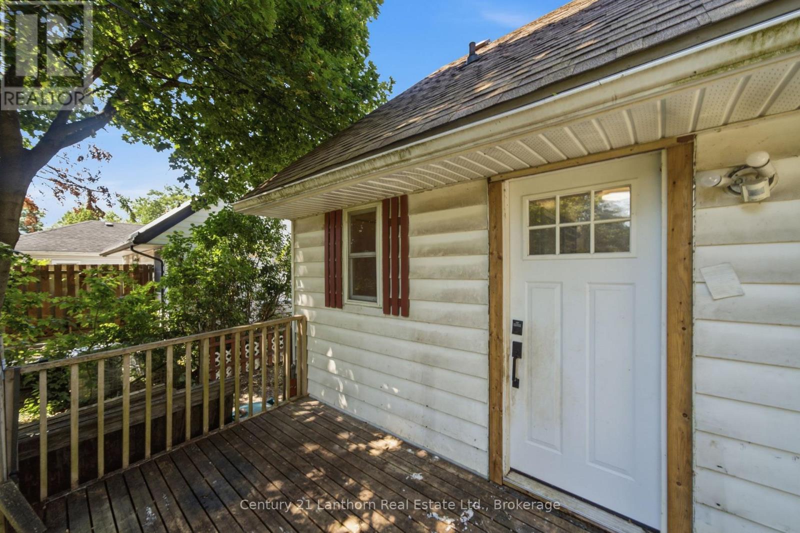 105 HUMEWOOD DRIVE - 31