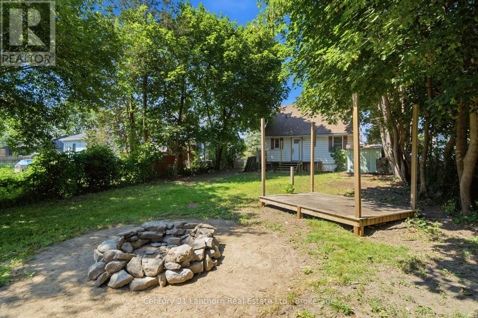 105 HUMEWOOD DRIVE - 38