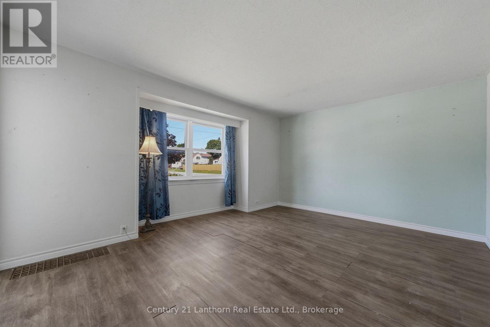 105 HUMEWOOD DRIVE - 9