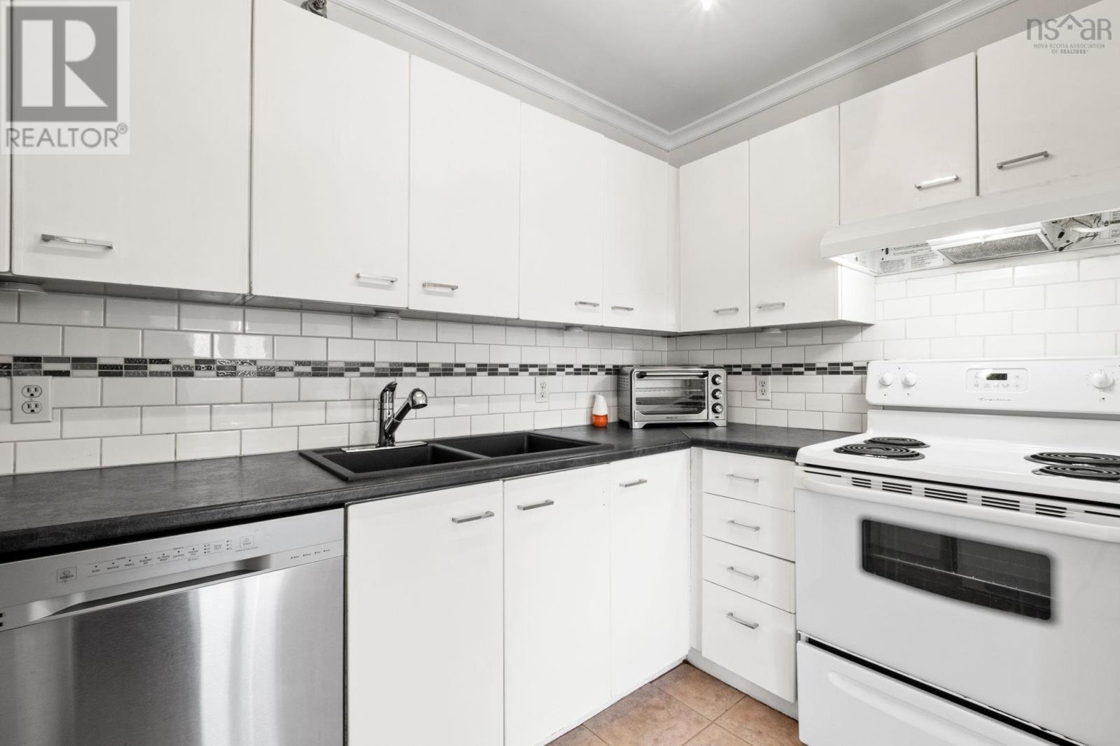 #109 174 Rutledge Street - 19