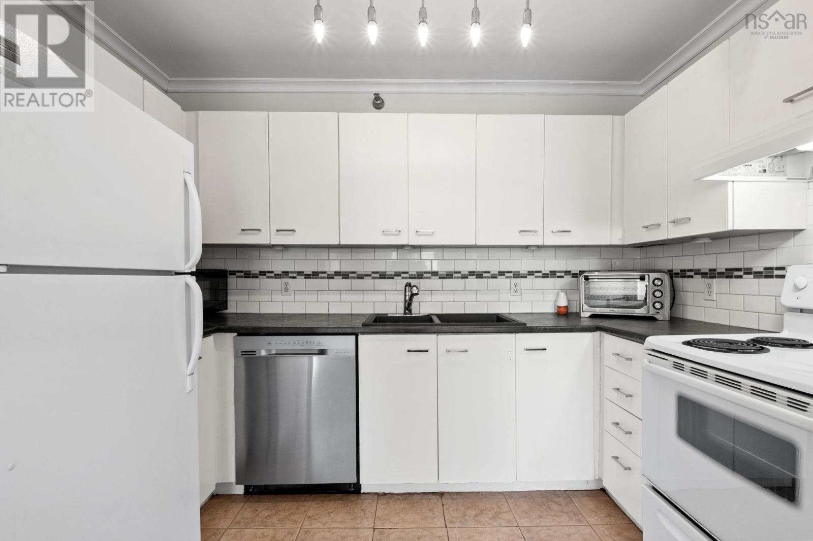 #109 174 Rutledge Street - 17