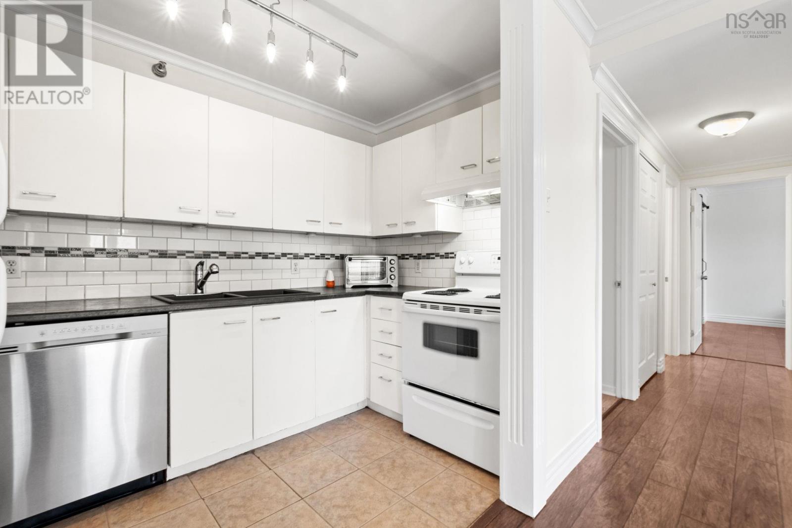 #109 174 Rutledge Street - 16