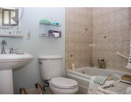 6 Heath Crescent thumbnail 15