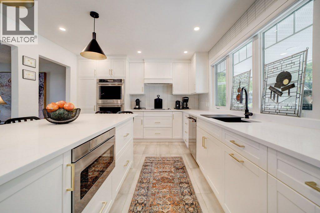 13521 15 Avenue - 12