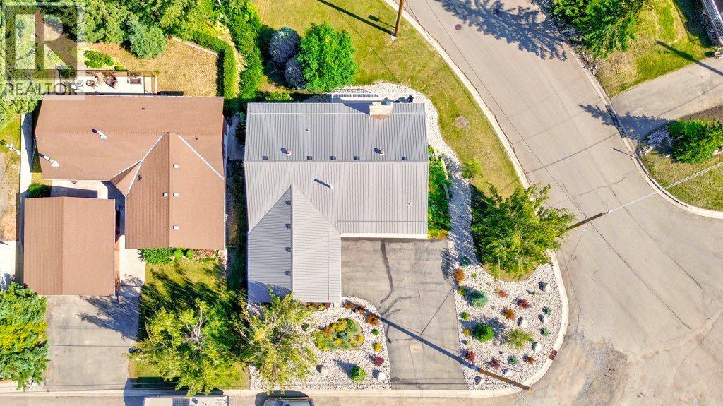 13521 15 Avenue - 48