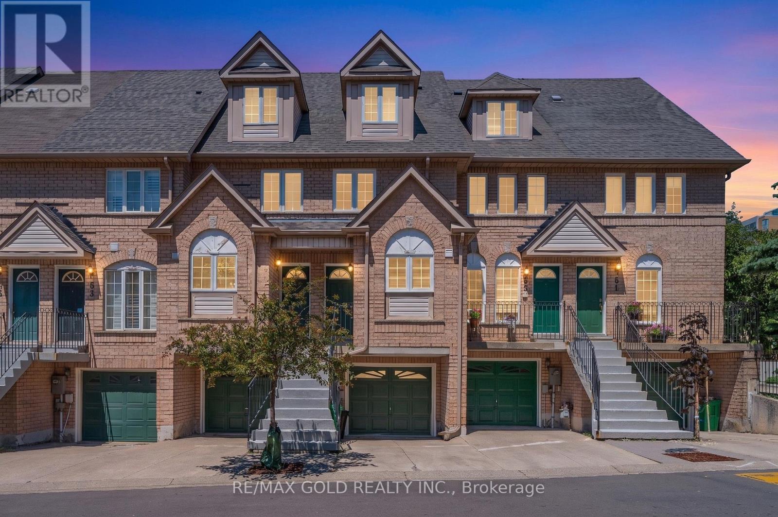 #53 80 STRATHAVEN DRIVE - 1