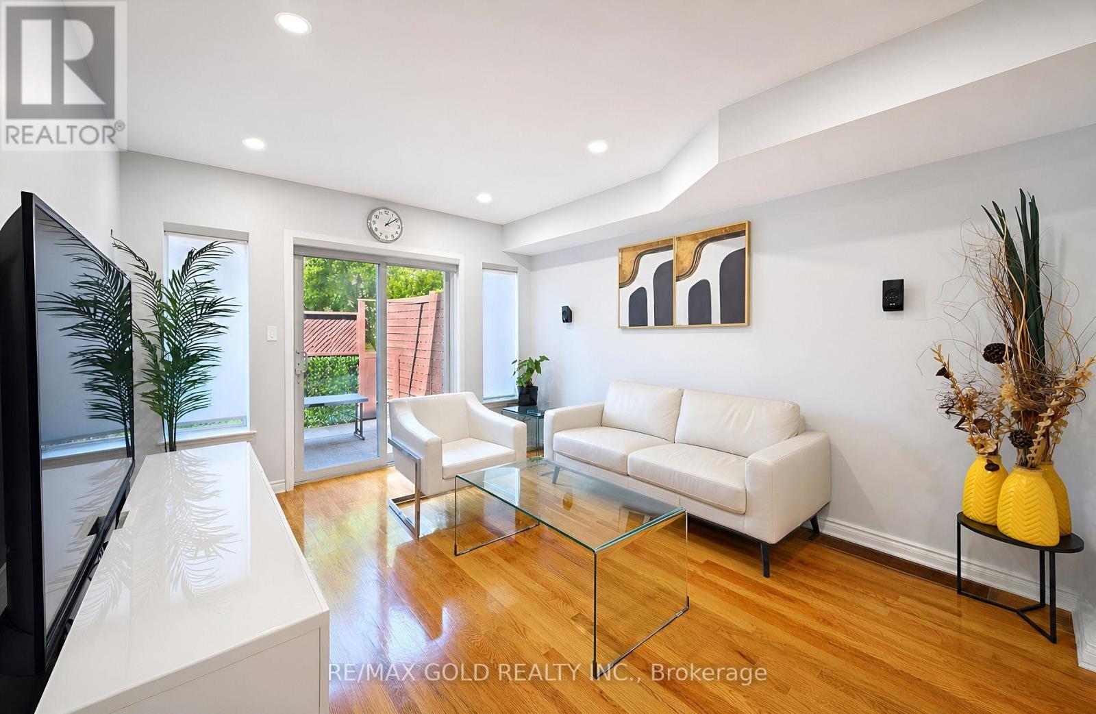 #53 80 STRATHAVEN DRIVE - 13