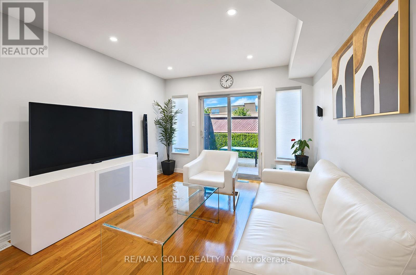 #53 80 STRATHAVEN DRIVE - 14