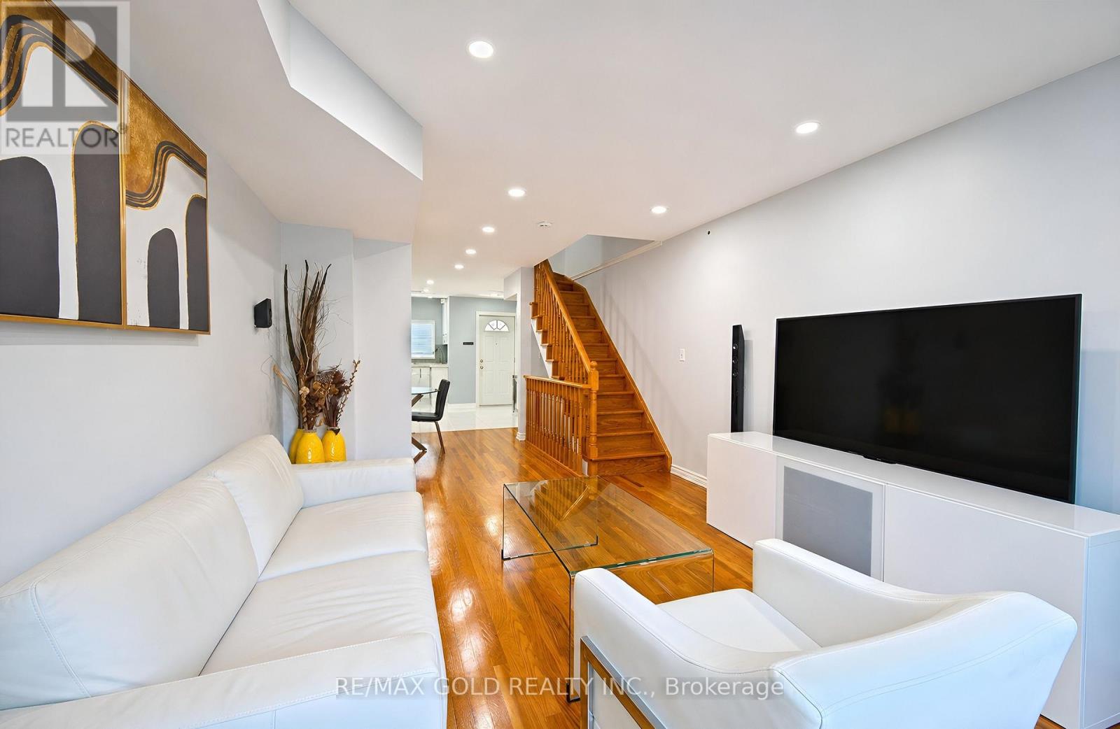 #53 80 STRATHAVEN DRIVE - 16