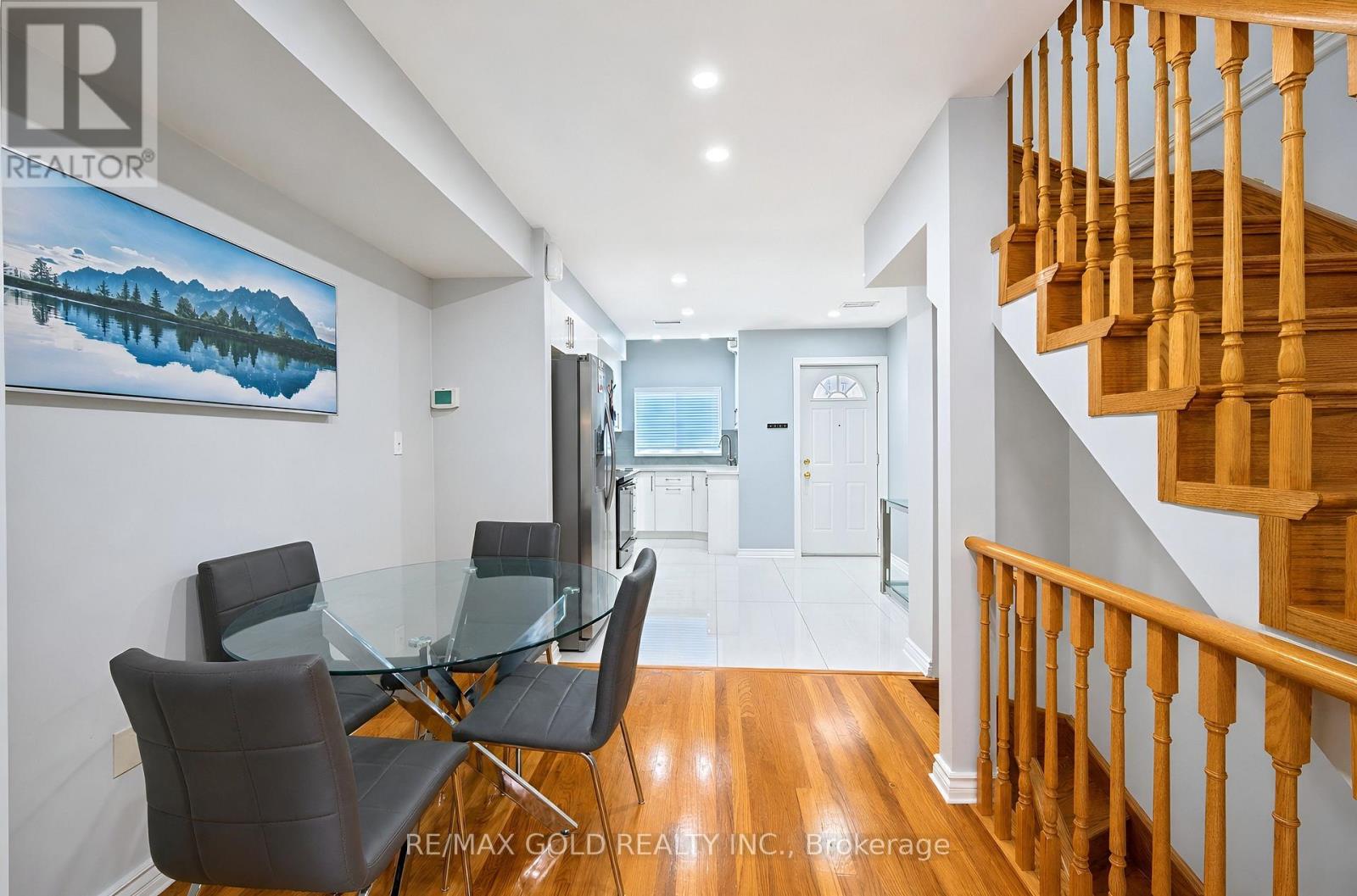 #53 80 STRATHAVEN DRIVE - 17