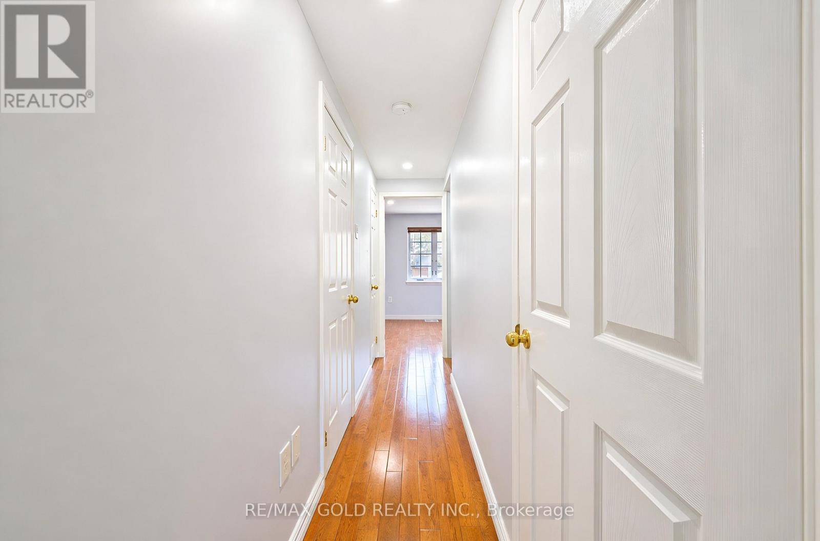 #53 80 STRATHAVEN DRIVE - 22