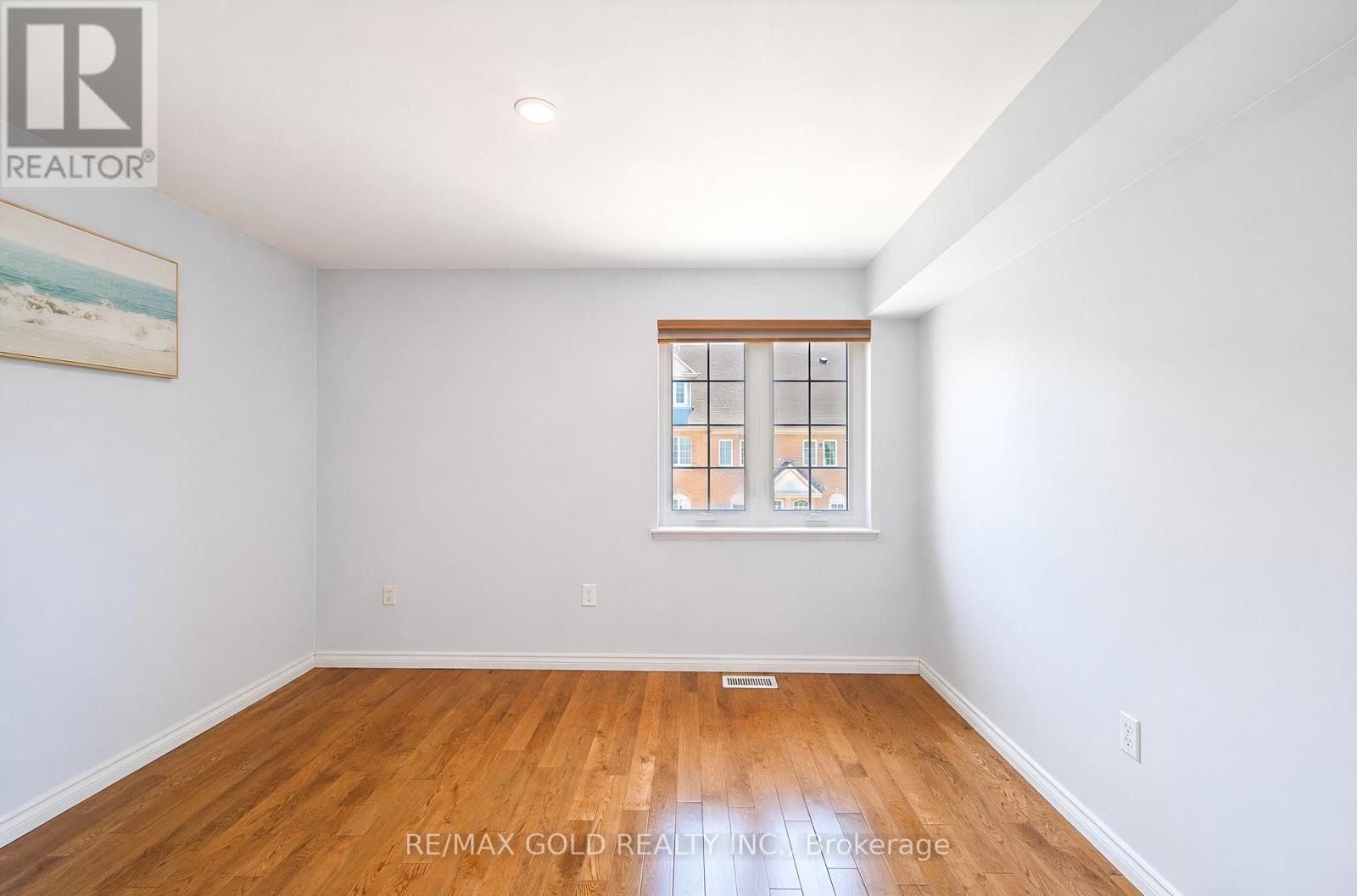 #53 80 STRATHAVEN DRIVE - 28
