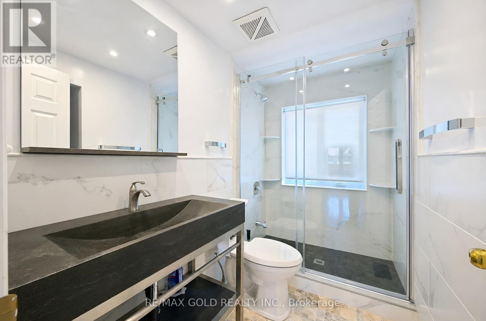 #53 80 STRATHAVEN DRIVE - 35