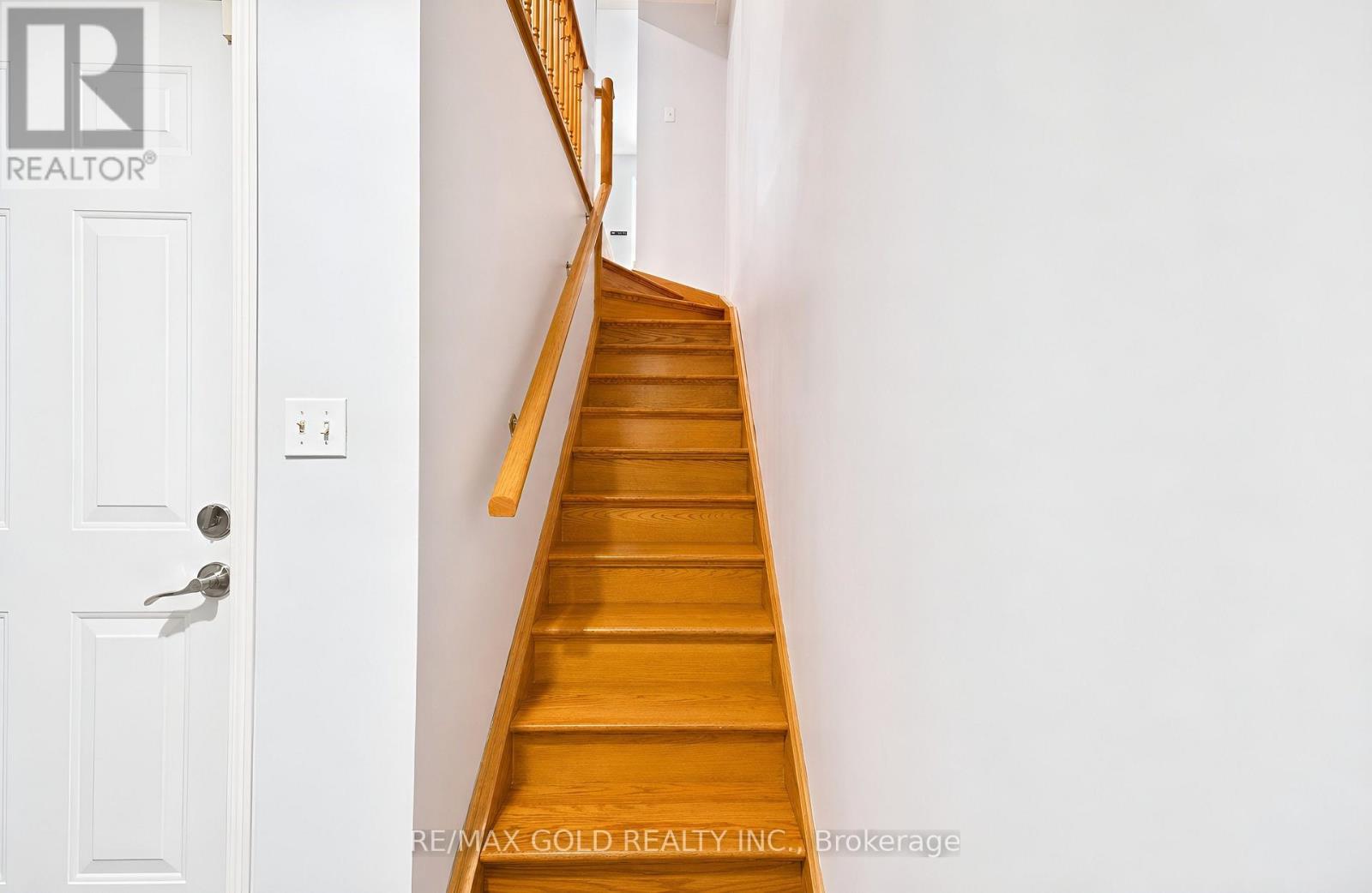 #53 80 STRATHAVEN DRIVE - 36