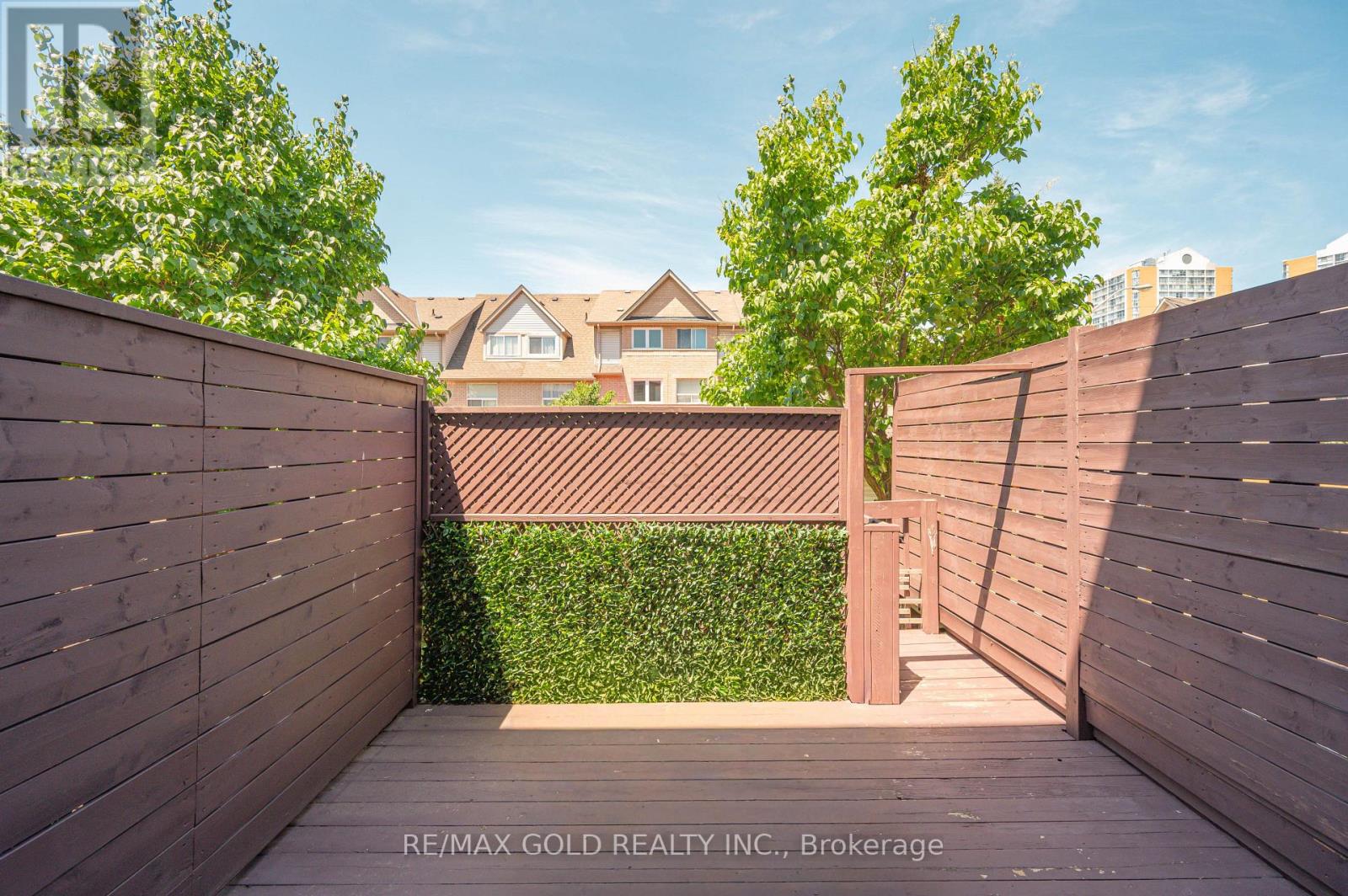 #53 80 STRATHAVEN DRIVE - 41