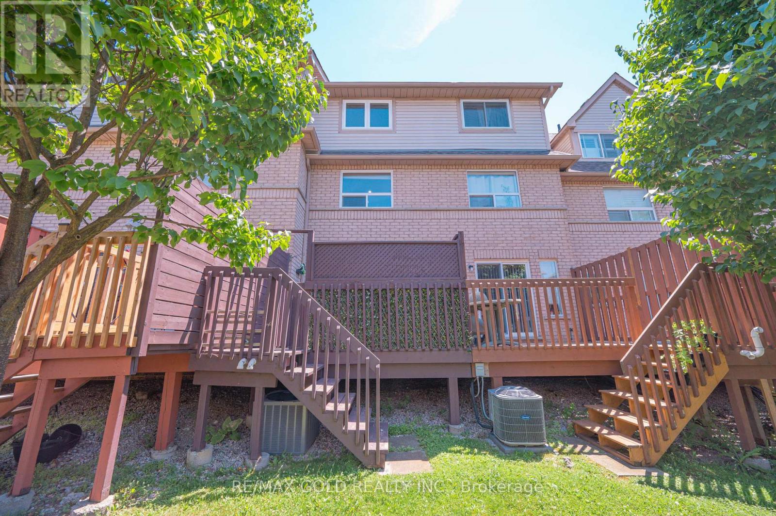 #53 80 STRATHAVEN DRIVE - 44